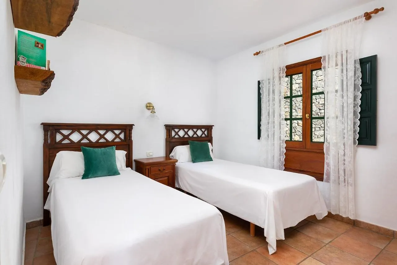 Las Casas Del Chorro Agulo